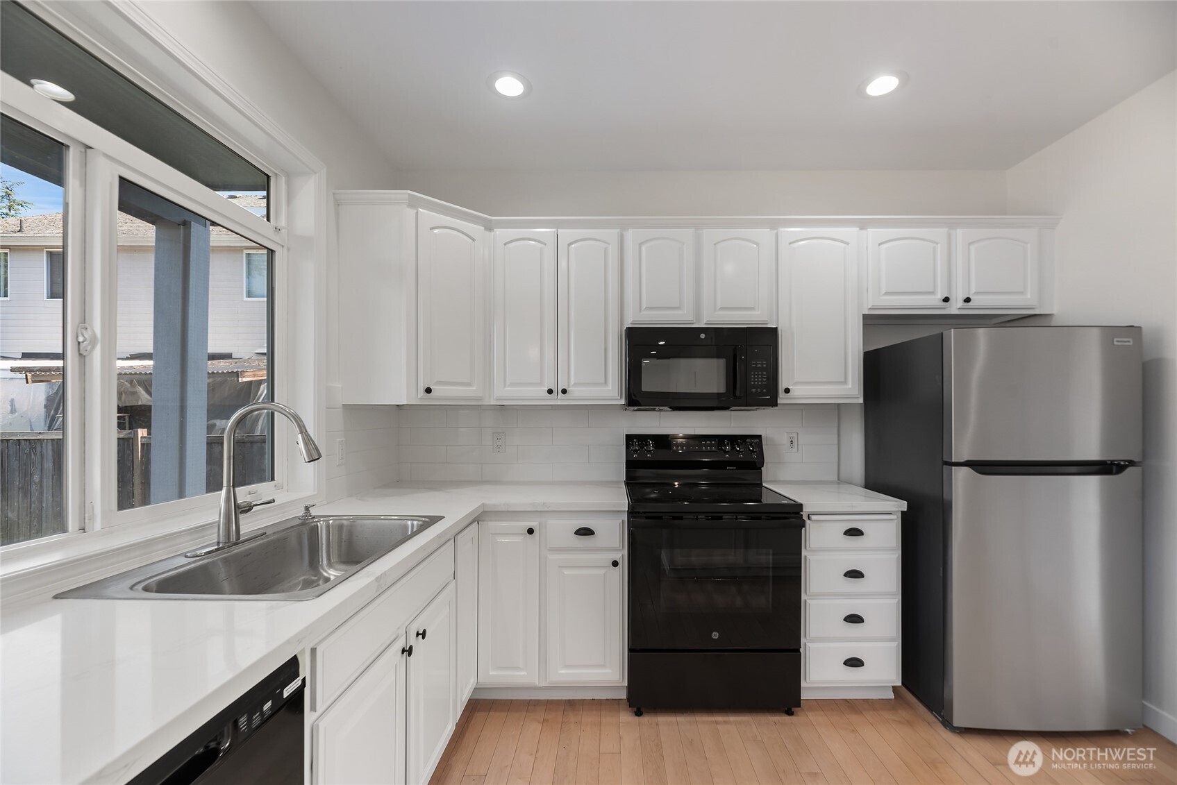 765 Vashon Avenue Northeast Renton, WA 98059 - Photo 7 of 27