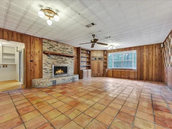 $399,900 | 235 County Barn Road, Lufkin, TX 75904