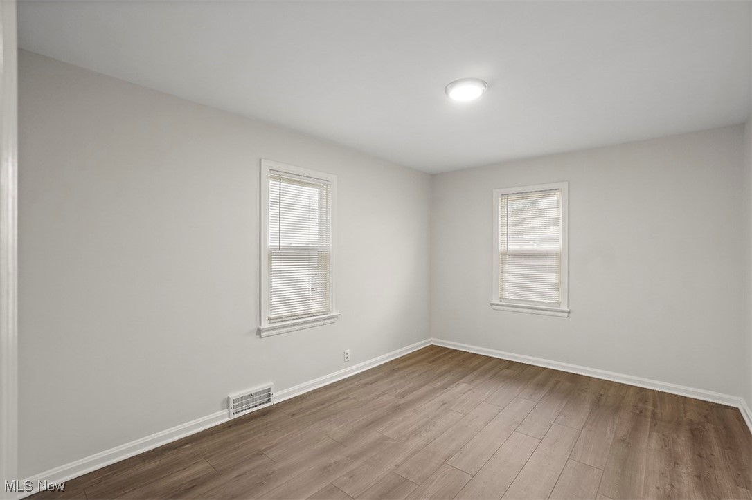 13645 Cedar Road Cleveland, OH 44118 - Photo 12 of 30 Down - Bedroom 2