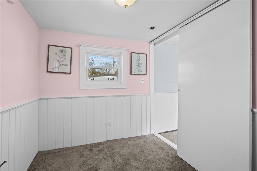 194 Lafayette Road, Unit 2E Salisbury, MA 01952 - Photo 13 of 23 a view of hallway with window