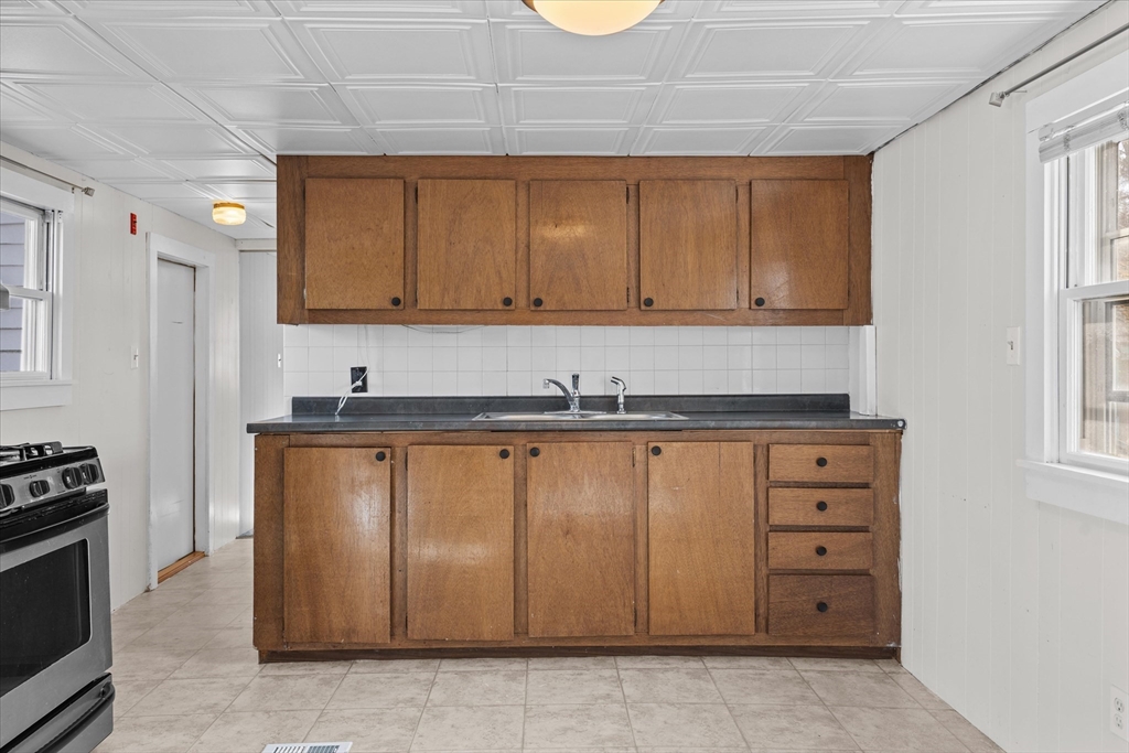 194 Lafayette Road, Unit 2E Salisbury, MA 01952 - Photo 3 of 23 a kitchen with granite countertop cabinets and black appliances