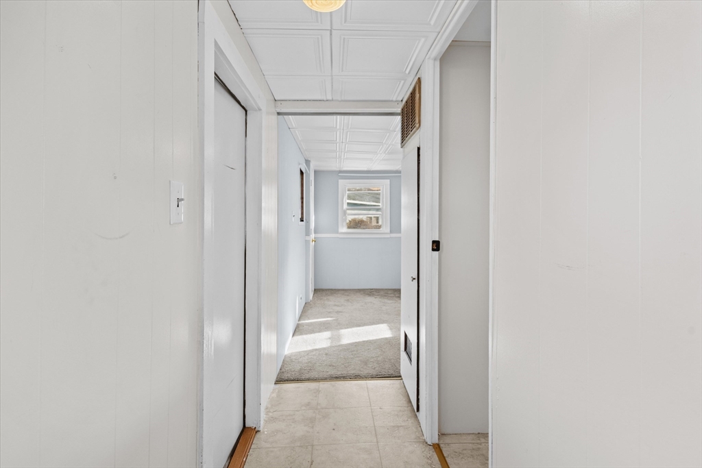 194 Lafayette Road, Unit 2E Salisbury, MA 01952 - Photo 9 of 23 a view of a hallway