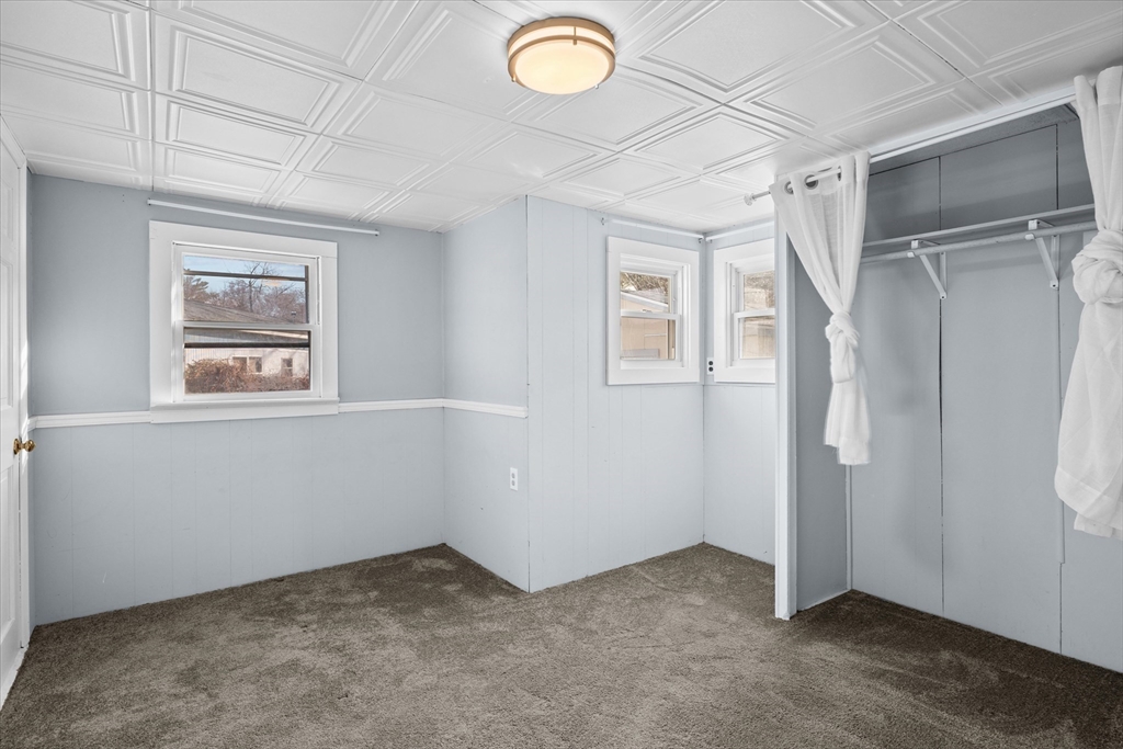194 Lafayette Road, Unit 2E Salisbury, MA 01952 - Photo 10 of 23 an empty room with windows