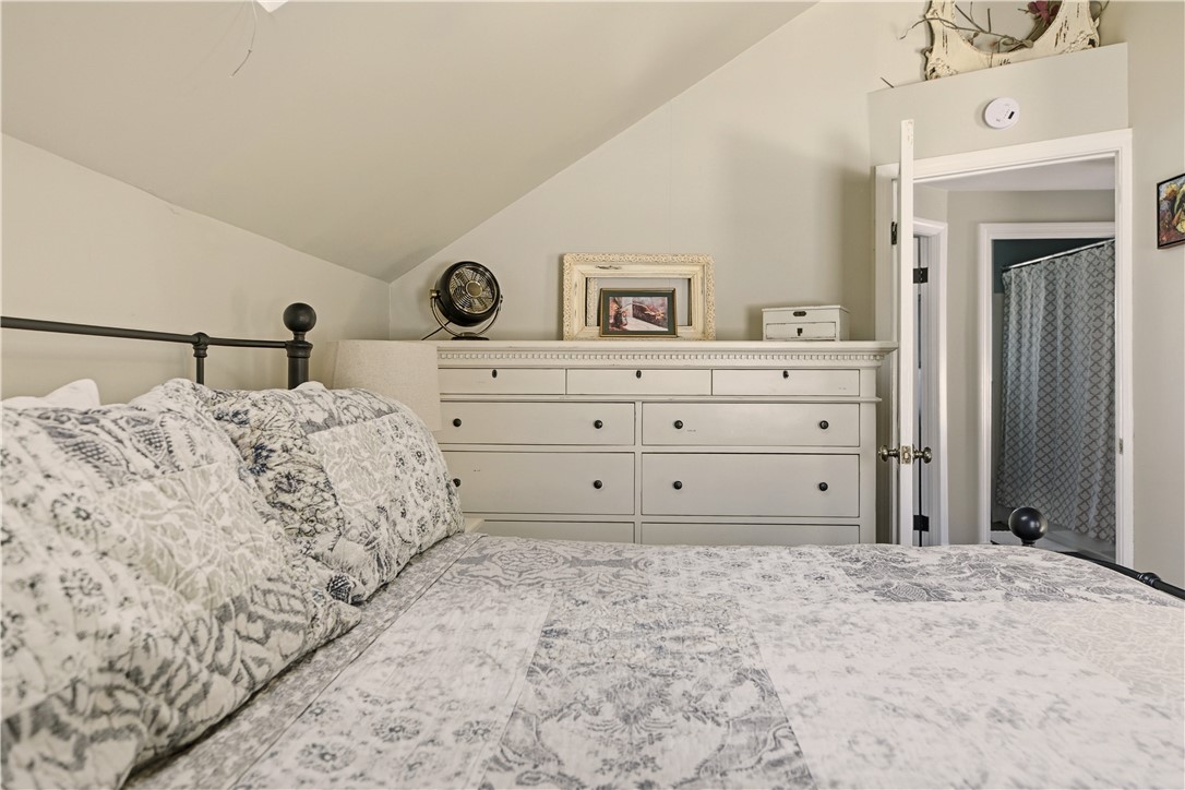 181 Center Avenue Middletown, RI 02842 - Photo 13 of 49