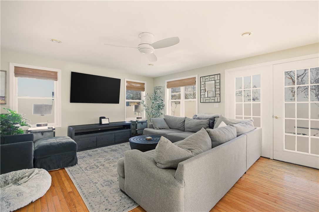 181 Center Avenue Middletown, RI 02842 - Photo 23 of 49 amily room off of kitchen