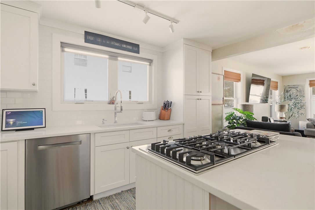 181 Center Avenue Middletown, RI 02842 - Photo 28 of 49