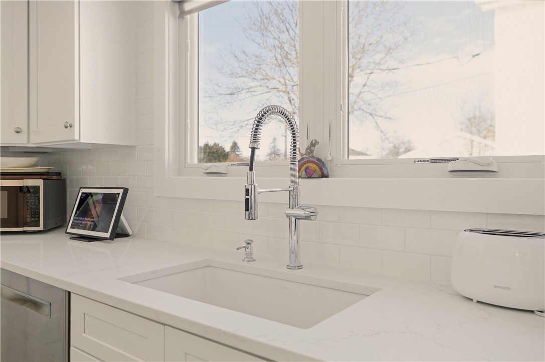 181 Center Avenue Middletown, RI 02842 - Photo 29 of 49