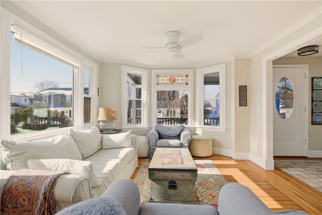 181 Center Avenue Middletown, RI 02842 - Photo 36 of 49 Livingroom