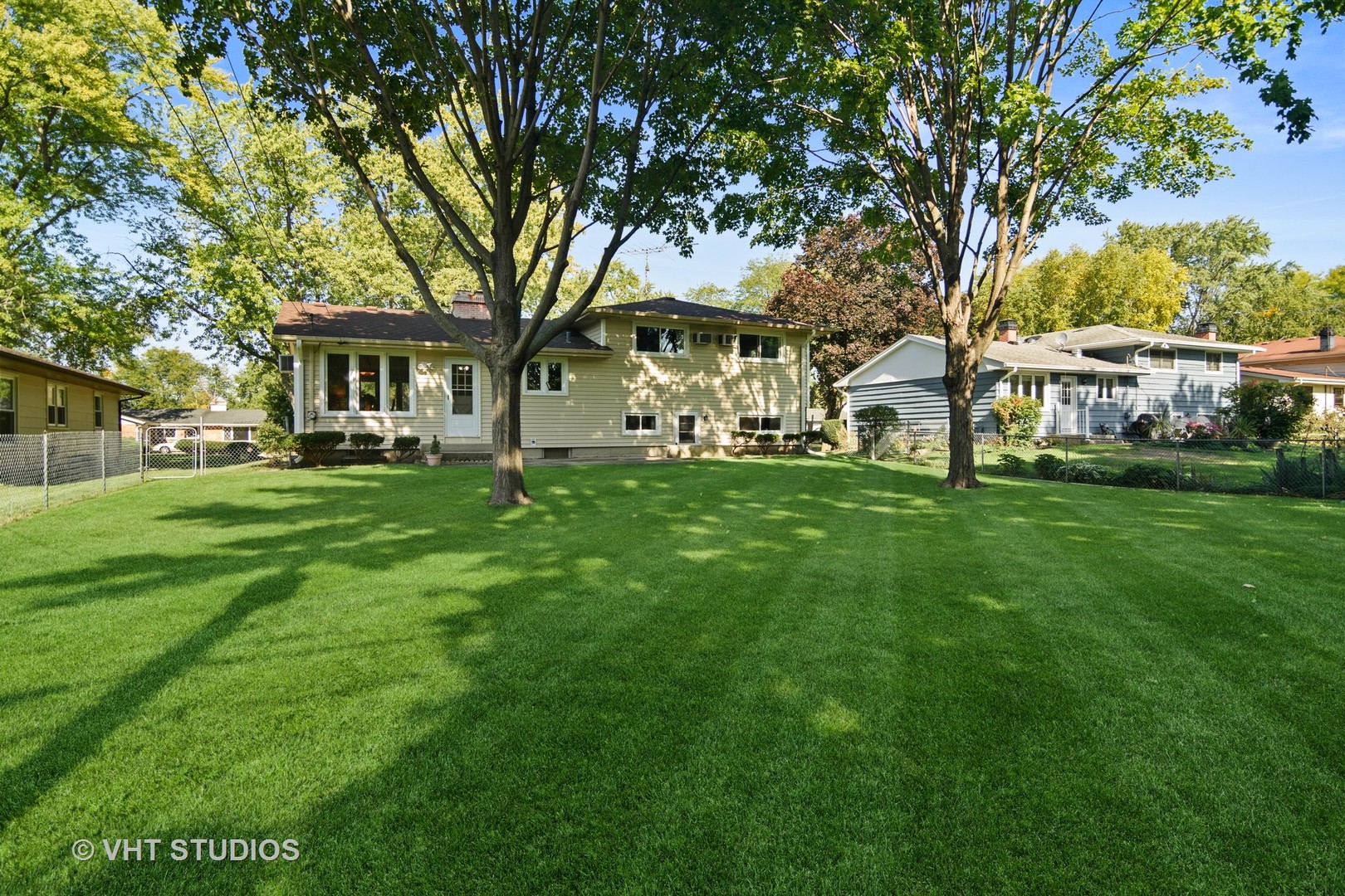 975 Ruth Drive Elgin, IL 60123 - Photo 17 of 17 a front view of a house with a garden
