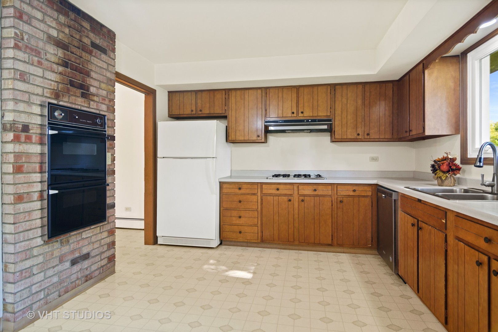 975 Ruth Drive Elgin, IL 60123 - Photo 5 of 17 a kitchen with granite countertop a refrigerator sink and cabinets