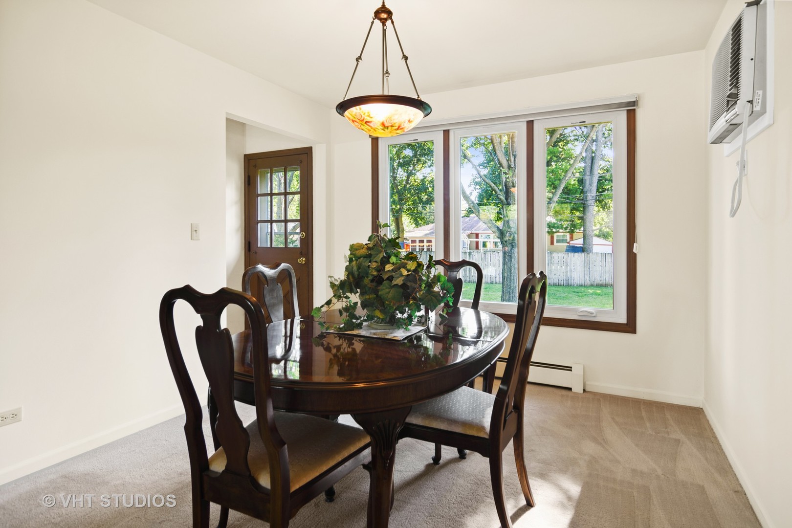 975 Ruth Drive Elgin, IL 60123 - Photo 7 of 17 a dining room with furniture window and outside view