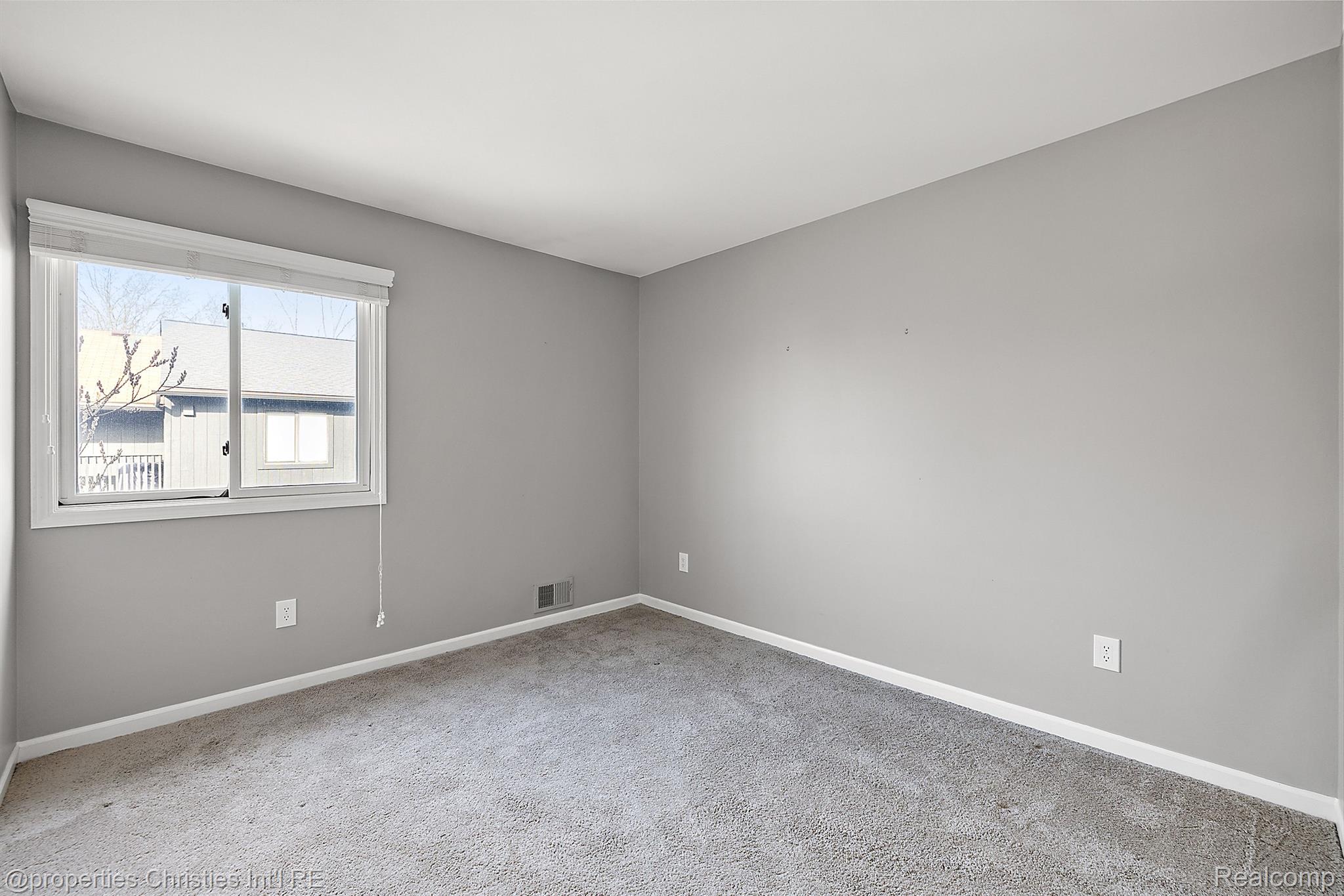 2591 Columbia Road Berkley, MI 48072 - Photo 19 of 24 Gallery Image 19