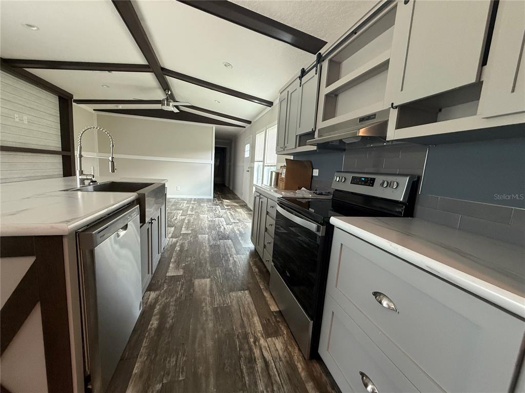 4901 North Vaughn Road Plant City, FL 33565 - Photo 5 of 32