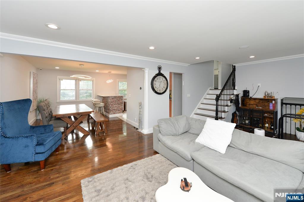 154 Middlesex Avenue Paramus, NJ 07652 - Photo 4 of 32