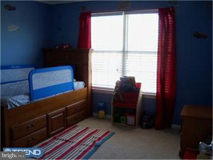32 Lexington Park Road Sicklerville, NJ 08081 - Photo 8 of 18 Gallery Image 8
