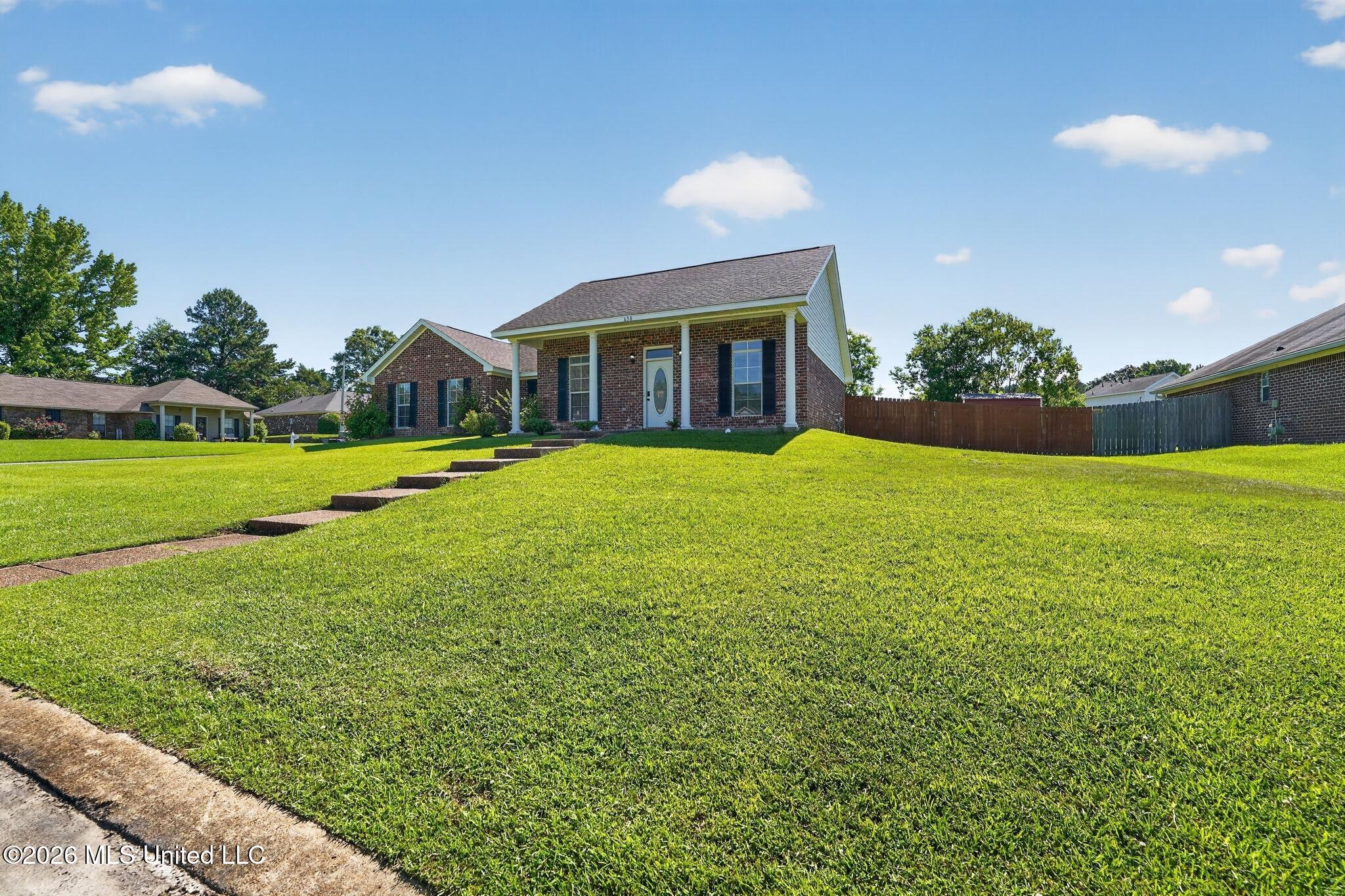 638 Oak Ridge Way Pearl, MS 39208 - Photo 2 of 20 04_638_Oak_Ridge_Wy-Exterior-36-1