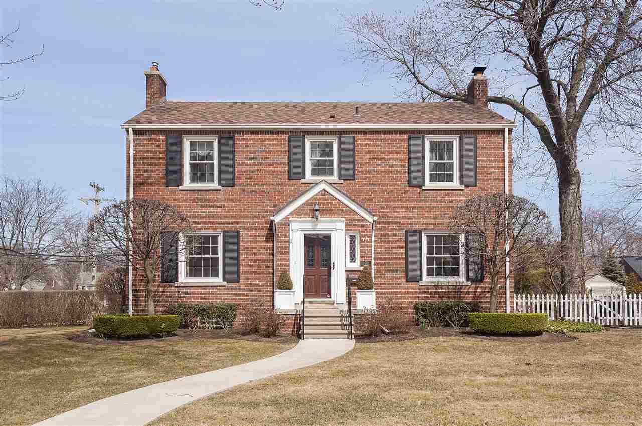 1652 Hawthorne Road Grosse Pointe Woods, MI 48236 - Photo 1 of 55
