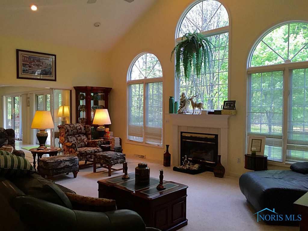 10906 Ramm Road Whitehouse, OH 43571 - Photo 4 of 18 Family Room.