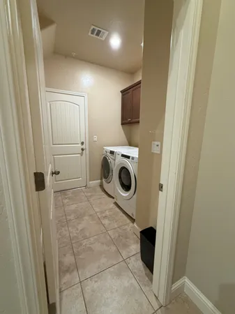$585,000 | 2003 West Hopkins Way, Hanford, CA 93230