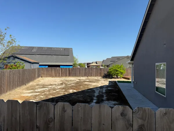 $585,000 | 2003 West Hopkins Way, Hanford, CA 93230