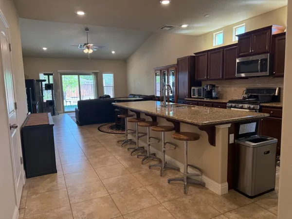 $585,000 | 2003 West Hopkins Way, Hanford, CA 93230