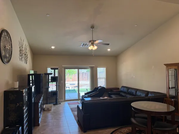 $585,000 | 2003 West Hopkins Way, Hanford, CA 93230