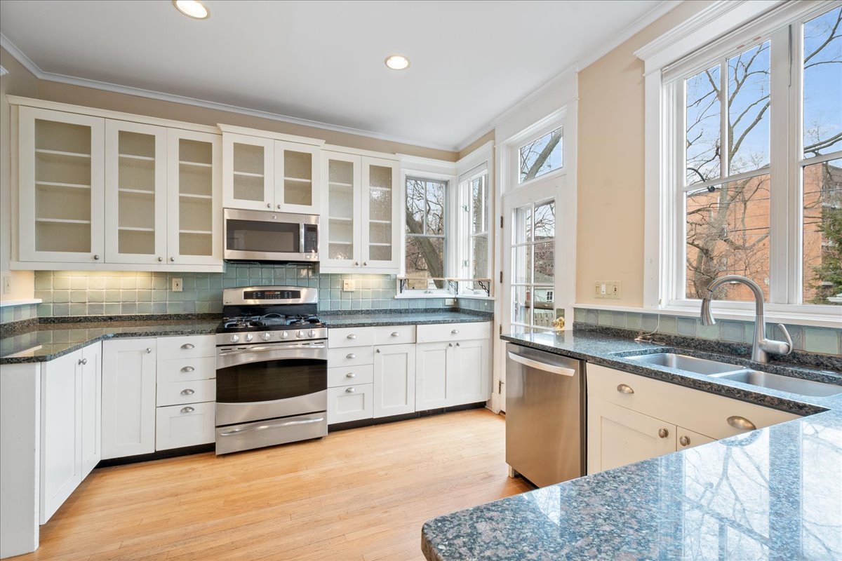 921 Madison Street Evanston, IL 60202 - Photo 12 of 21