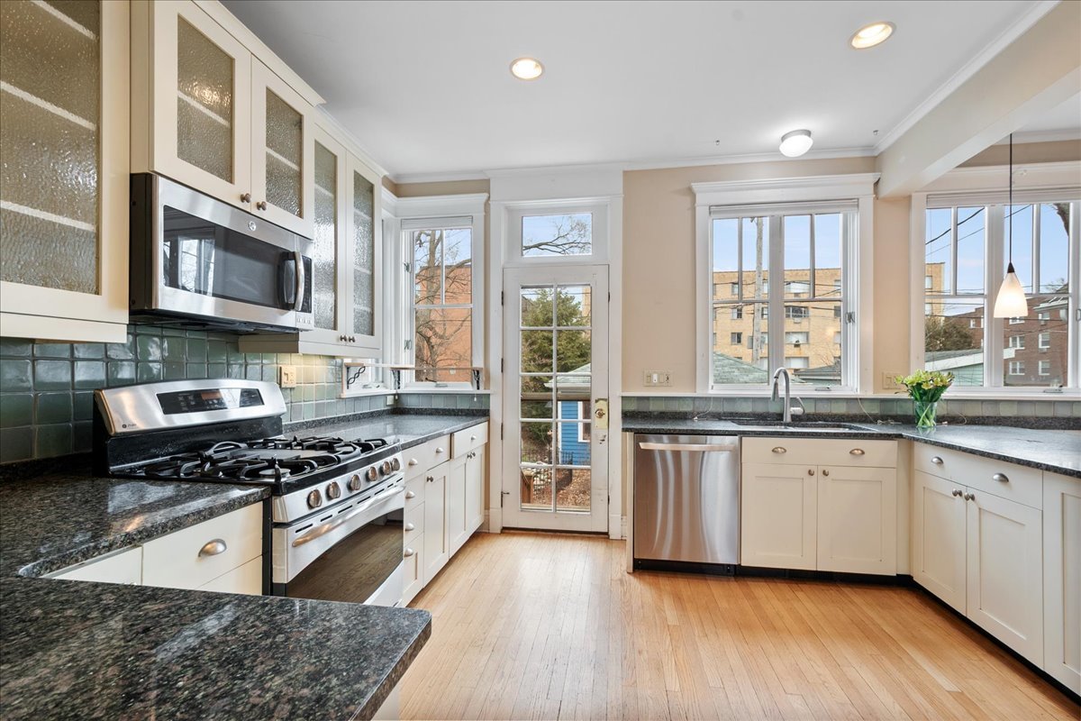 921 Madison Street Evanston, IL 60202 - Photo 10 of 21