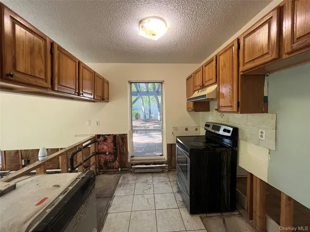 $315,000 | 31 Bleakley Drive, Peekskill, NY 10566