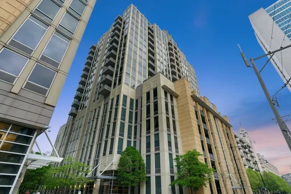 $3,900 | 720 North Larrabee Street, Unit 1609, Chicago, IL 60654