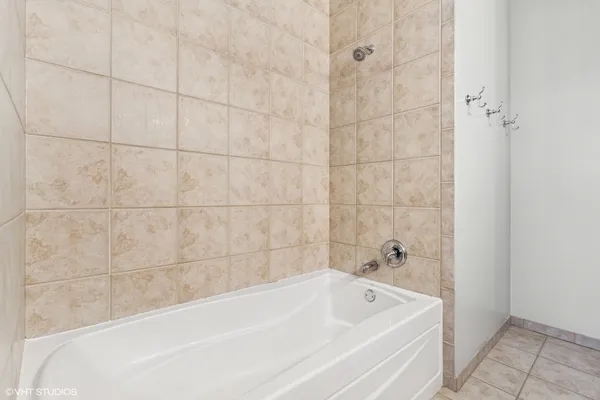 $3,900 | 720 North Larrabee Street, Unit 1609, Chicago, IL 60654