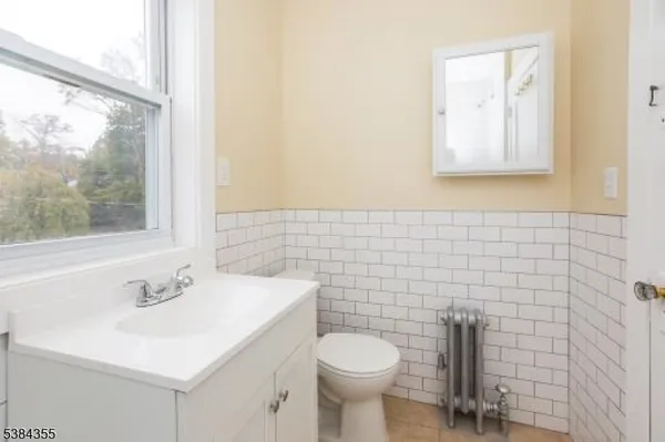 $3,100 | 60 Wildwood Avenue, Unit 2, Montclair, NJ 07043