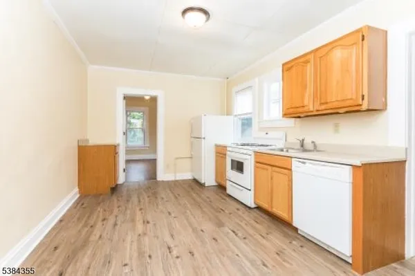 $3,100 | 60 Wildwood Avenue, Unit 2, Montclair, NJ 07043