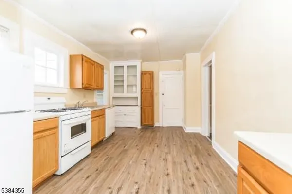 $3,100 | 60 Wildwood Avenue, Unit 2, Montclair, NJ 07043