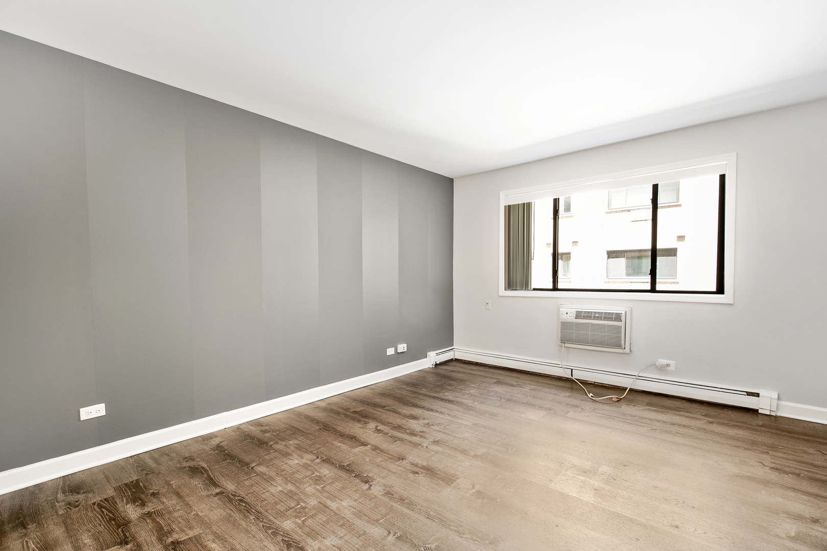 6201 North Kenmore Avenue, Unit 307 Chicago, IL 60660 - Photo 3 of 10 an empty room with windows