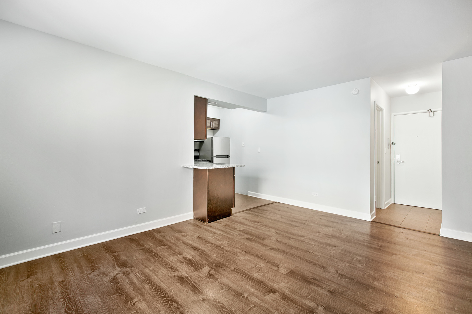 6201 North Kenmore Avenue, Unit 307 Chicago, IL 60660 - Photo 4 of 10 a view of empty room with wooden floor