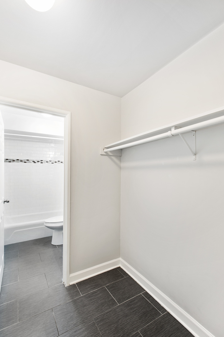 6201 North Kenmore Avenue, Unit 307 Chicago, IL 60660 - Photo 6 of 10 a view of an empty room