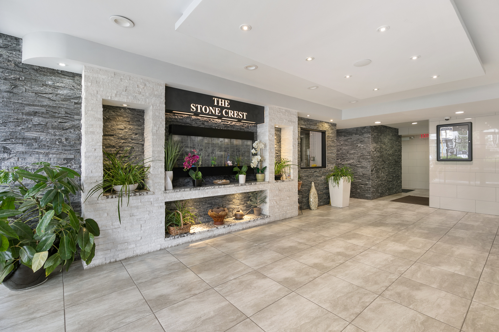 6201 North Kenmore Avenue, Unit 307 Chicago, IL 60660 - Photo 9 of 10 a view of entrance gate of the building