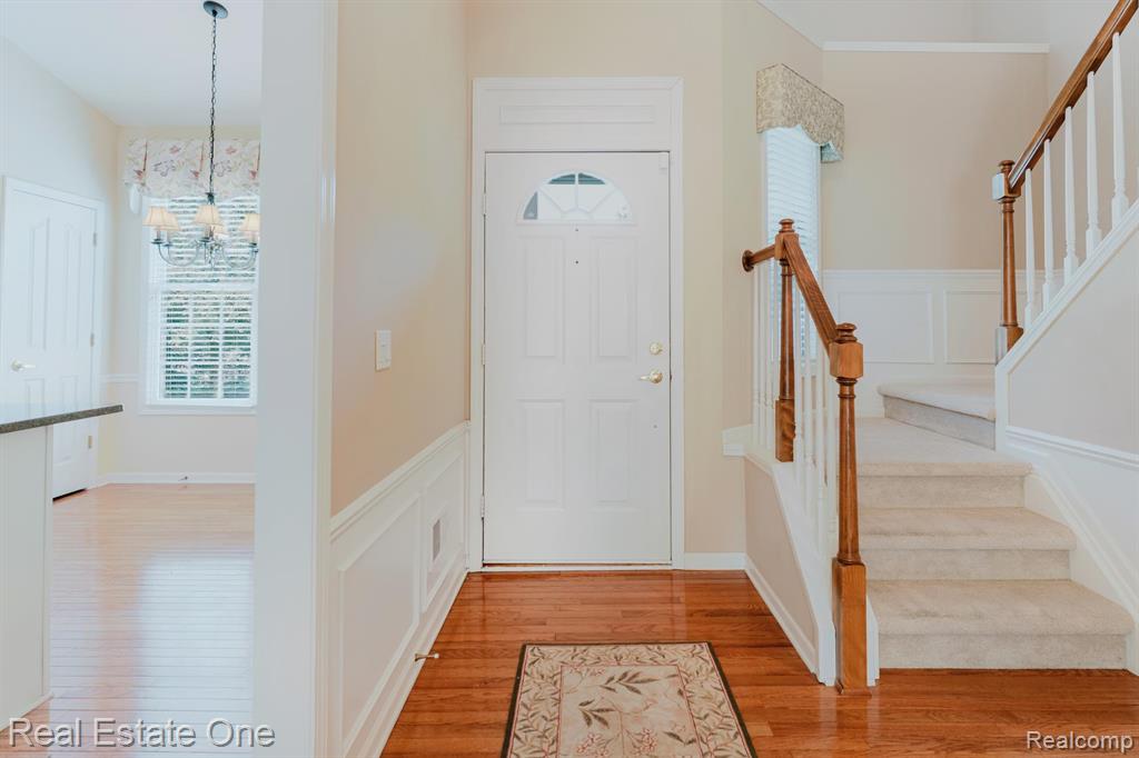 1602 Boulder Court Rochester, MI 48306 - Photo 3 of 46