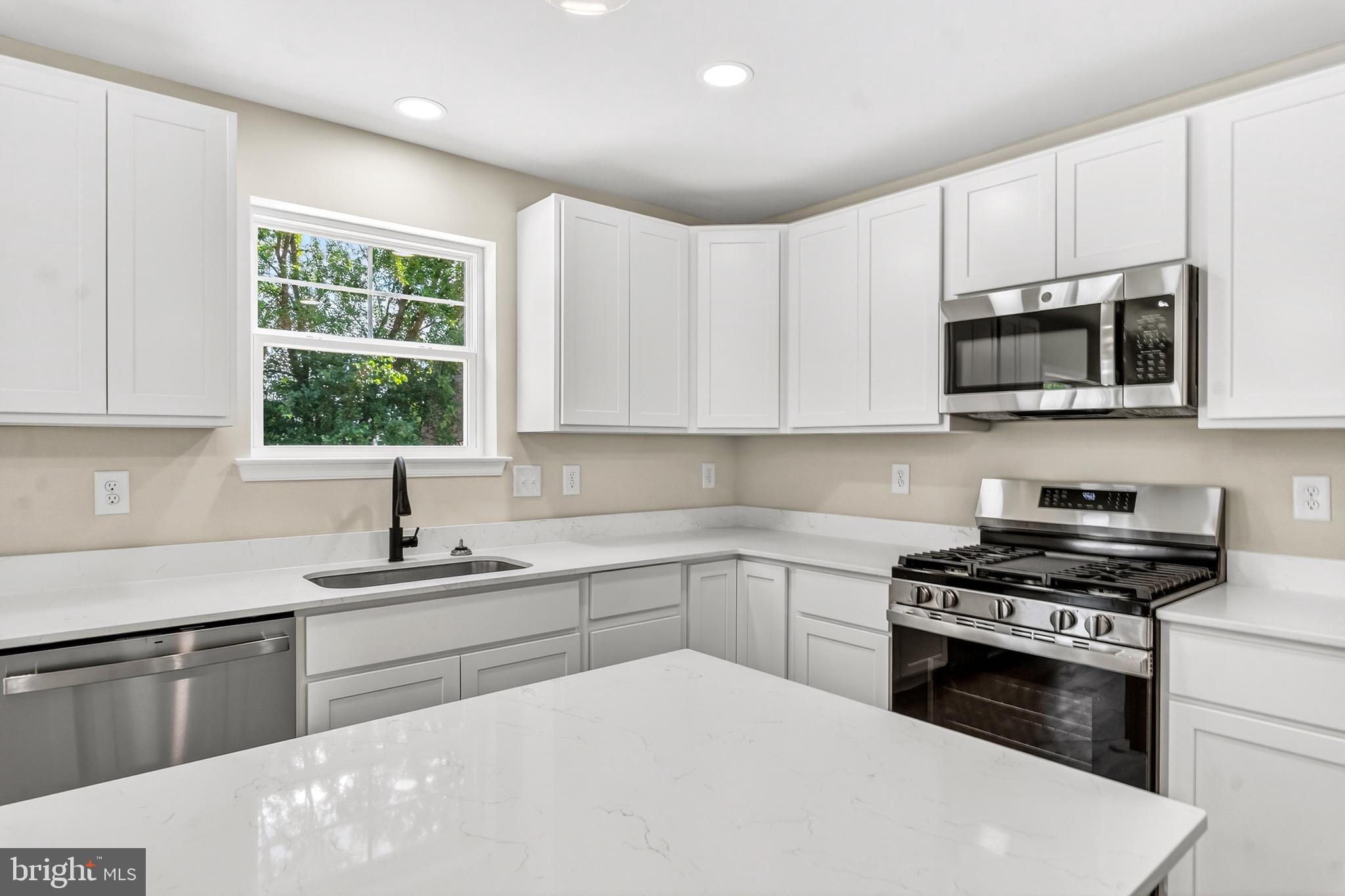 69 Main Street Bridgeport, NJ 08014 - Photo 9 of 27