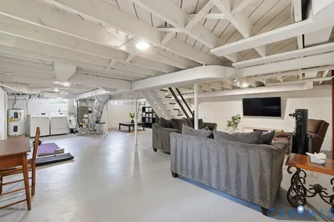 a view of entryway and hall
