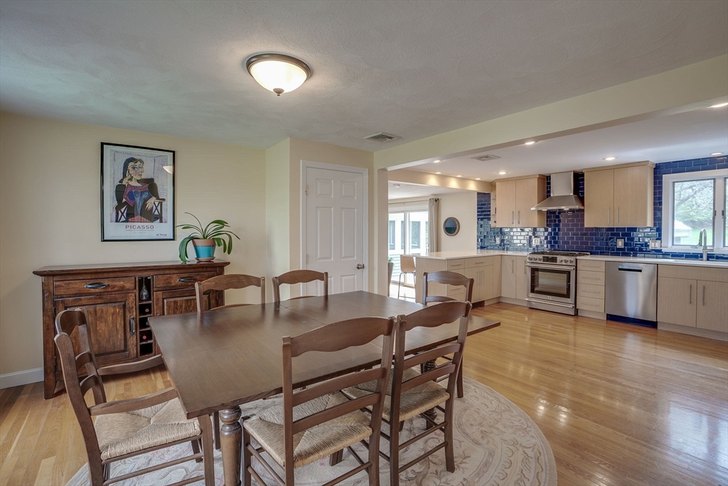 264 Davis Road Bedford, MA 01730 - Photo 4 of 39 Gallery Image 4