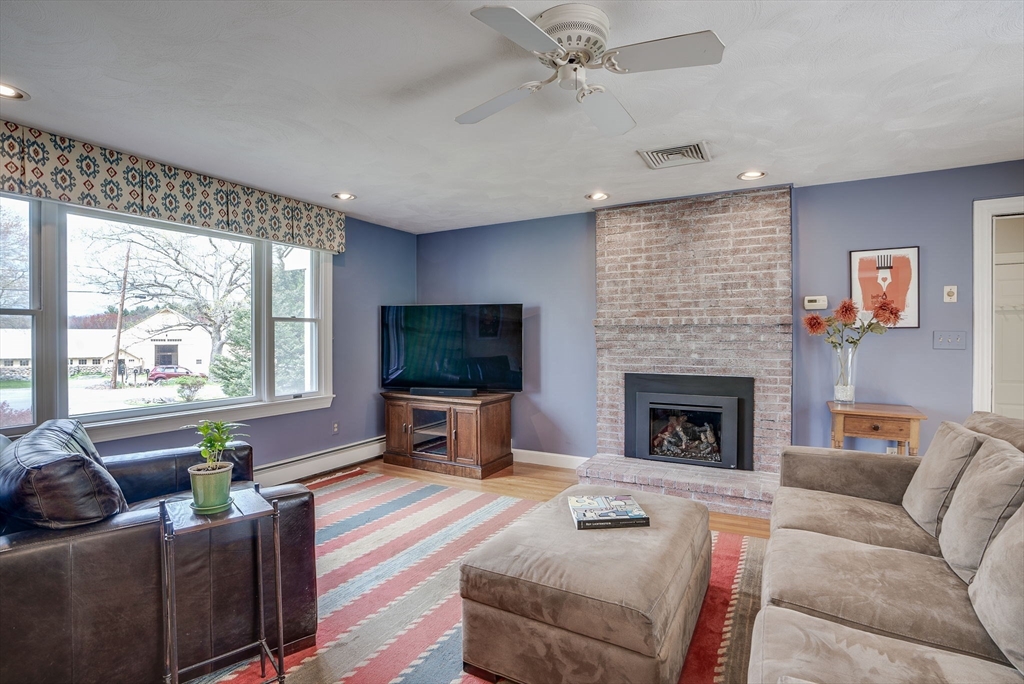 264 Davis Road Bedford, MA 01730 - Photo 8 of 39 Gallery Image 8