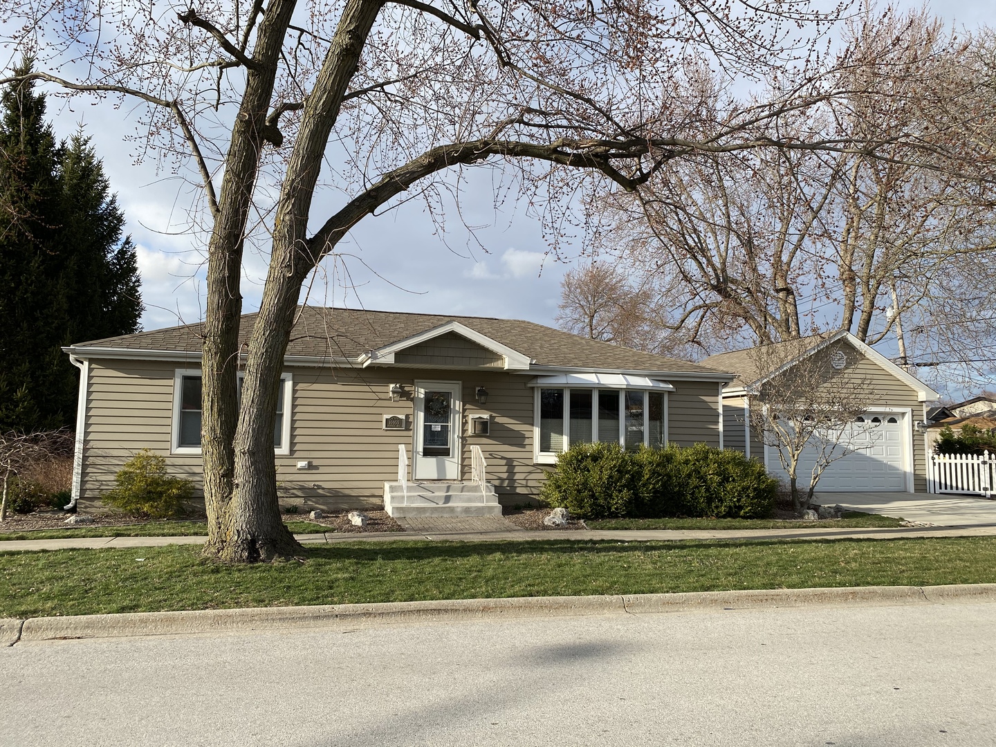 10955 Princess Avenue Chicago Ridge, IL 60415 - Photo 1 of 14