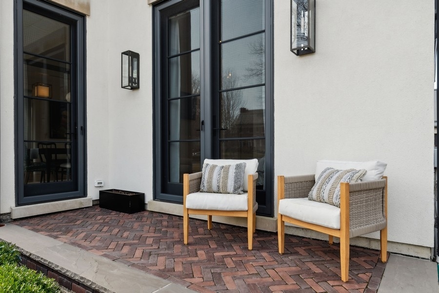 240 Raleigh Road Kenilworth, IL 60043 - Photo 67 of 71 a outdoor living space with furniture