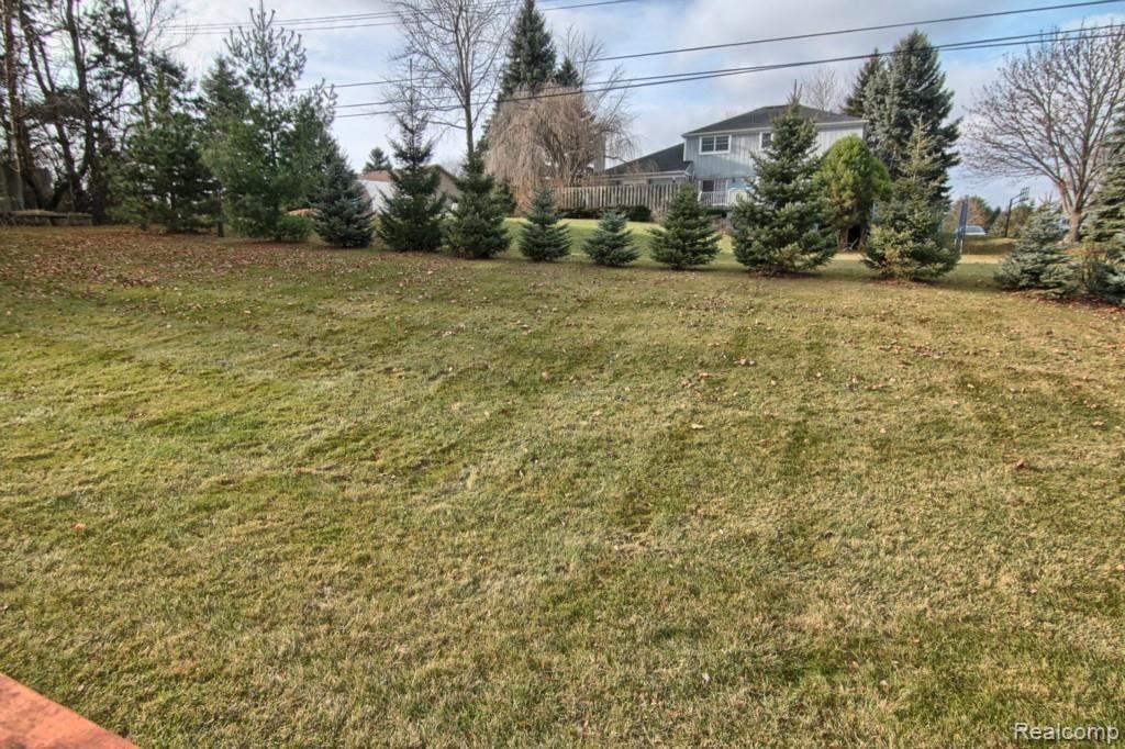 560 Longford Drive Rochester, MI 48309 - Photo 30 of 30 Backyard.jpg