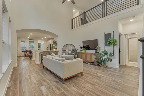 $472,000 | 530 West Cascade Heights Drive, Montgomery, TX 77316
