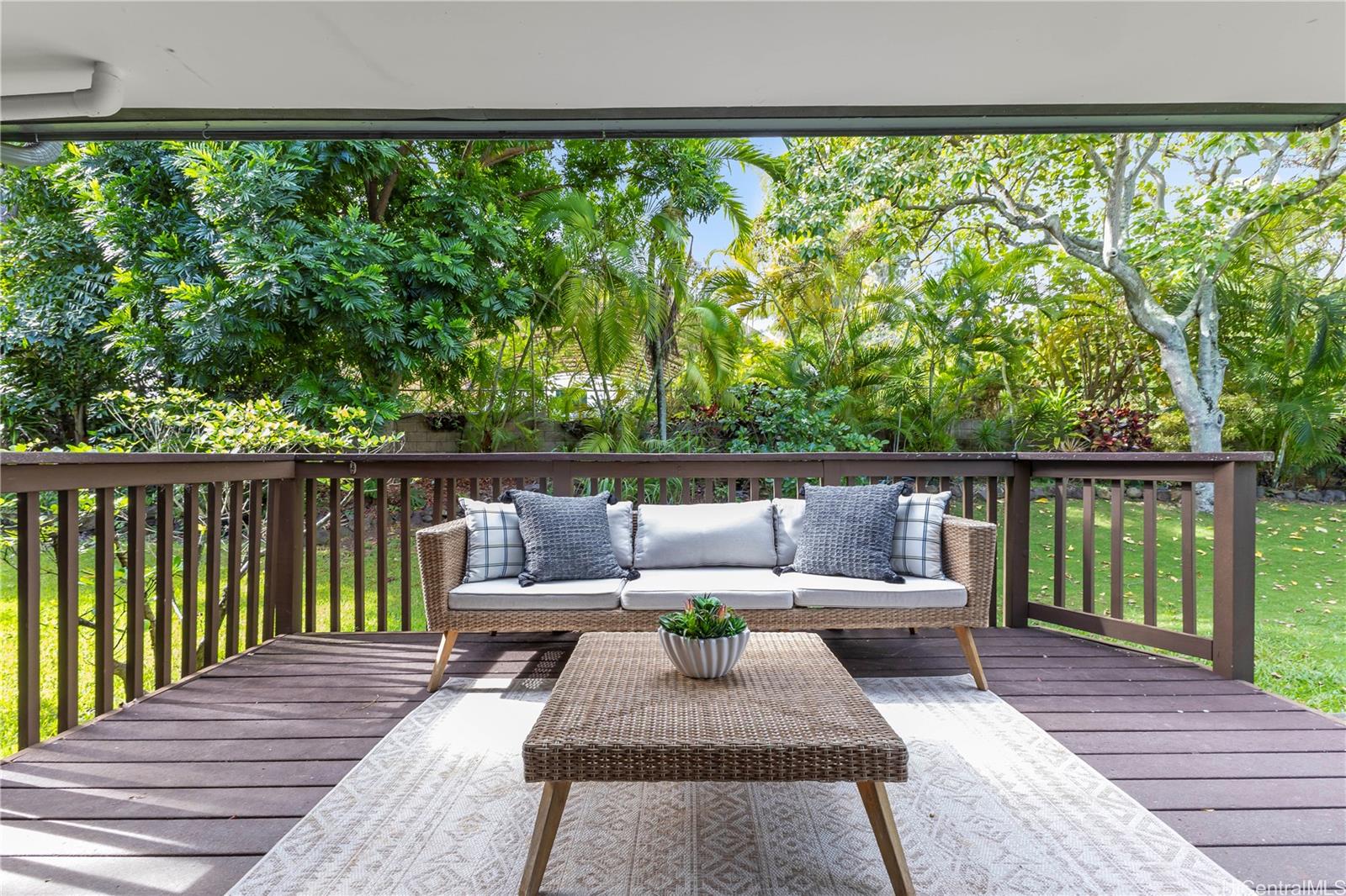 445 Kawailoa Road, Unit 8 Kailua, HI 96734 - Photo 3 of 25 a view of a patio with couches and a table