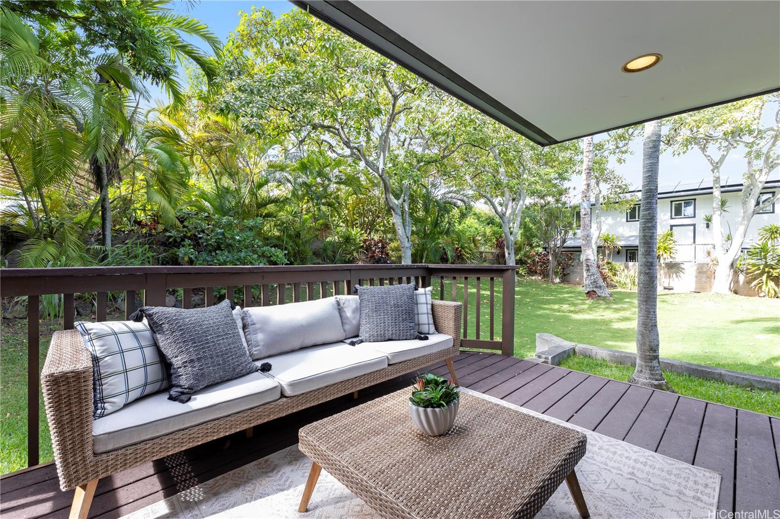 445 Kawailoa Road, Unit 8 Kailua, HI 96734 - Photo 4 of 25 a view of sitting area with furniture and garden