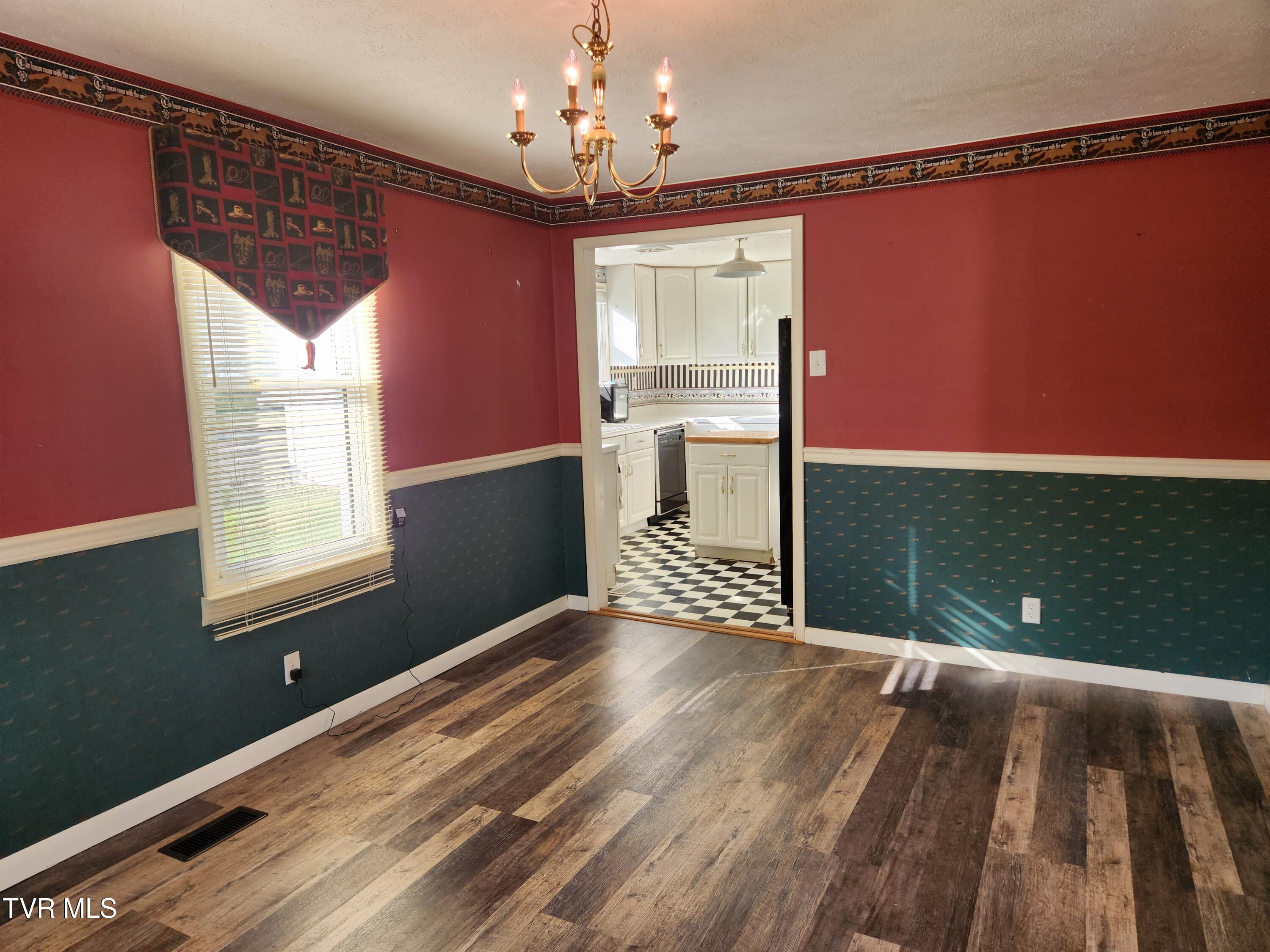 12075 Goose Creek Road Bristol, VA 24202 - Photo 15 of 71 20250523_181927